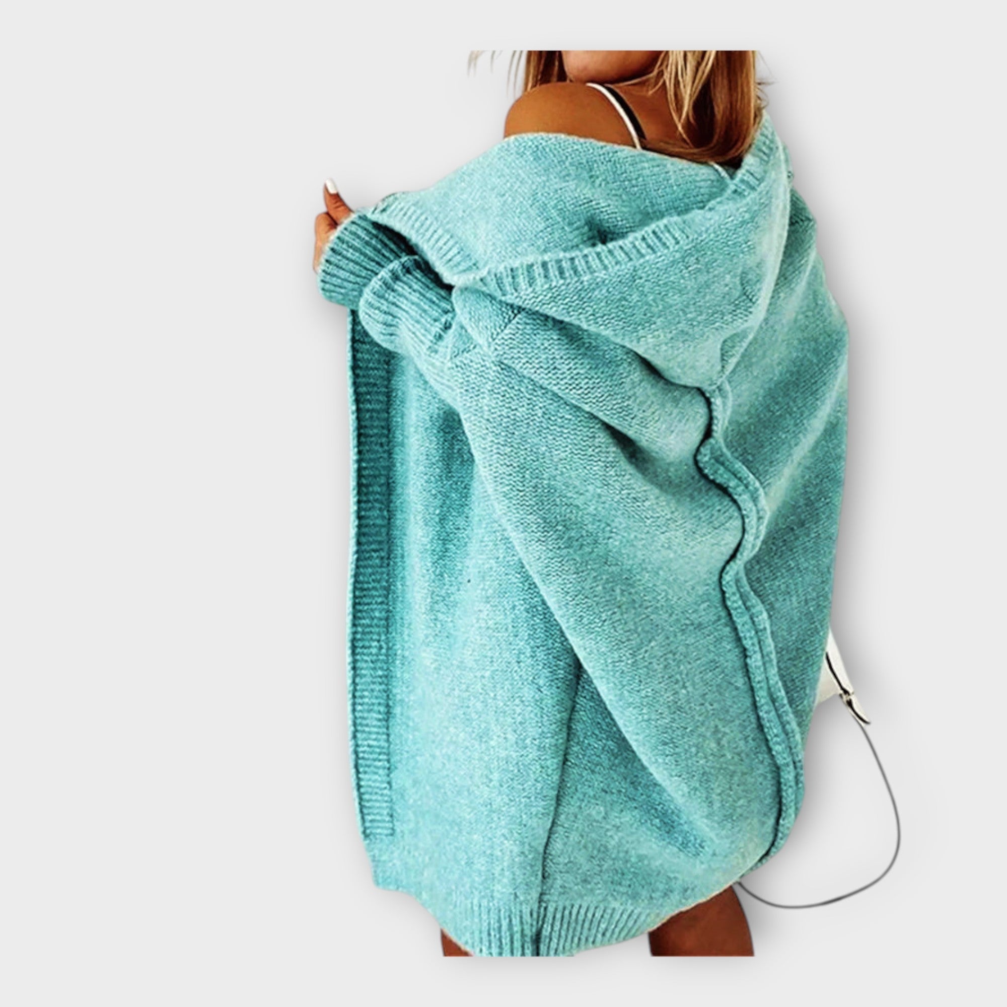 סוודר עם כובע