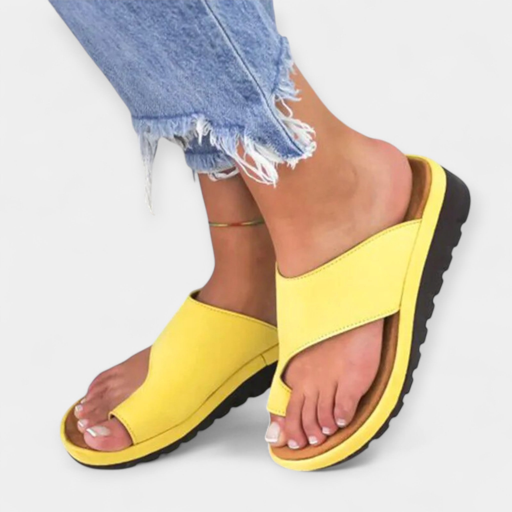 סנדלים מעור לנוחות ולסגנון