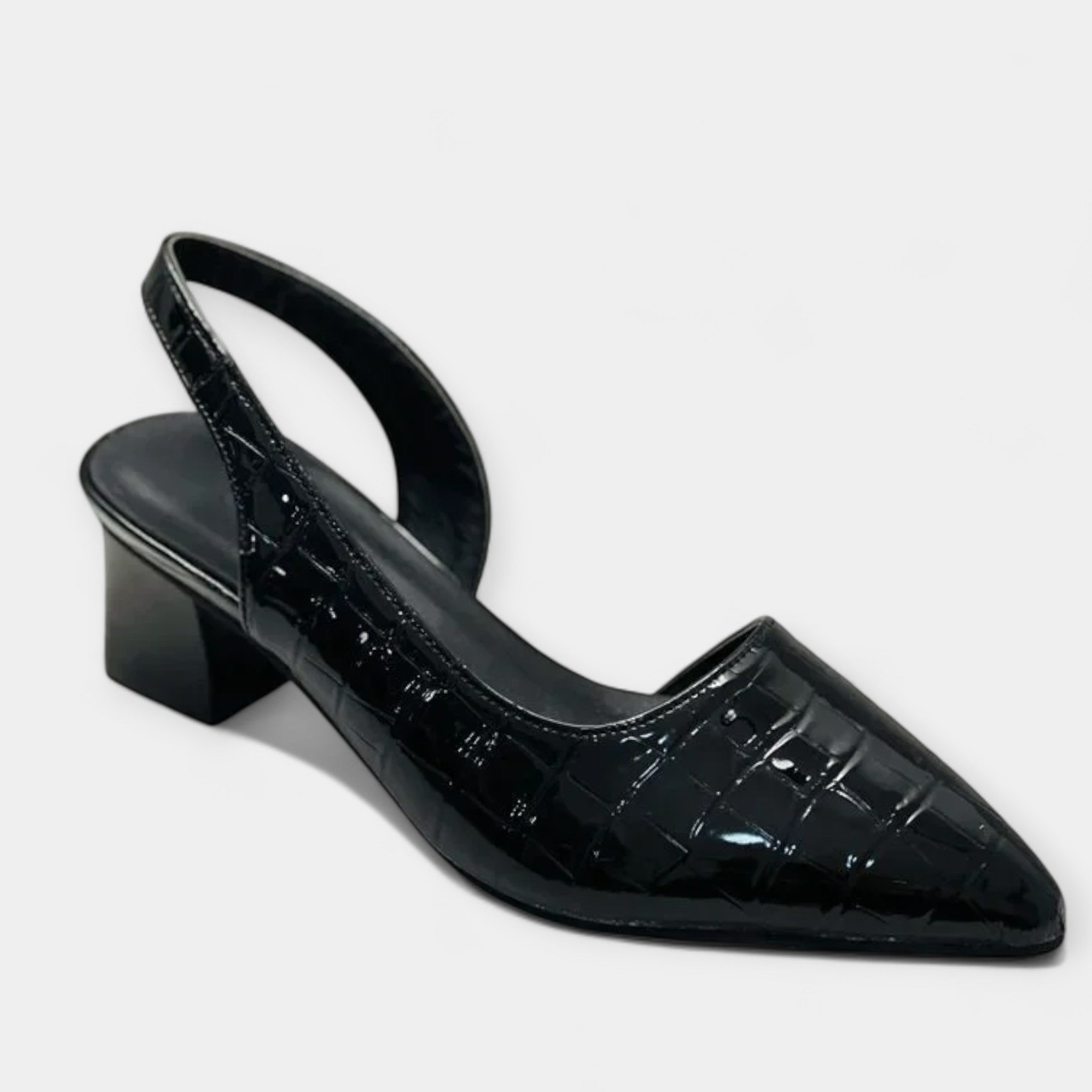 נעלי עקב עם פרטים יוקרתיים