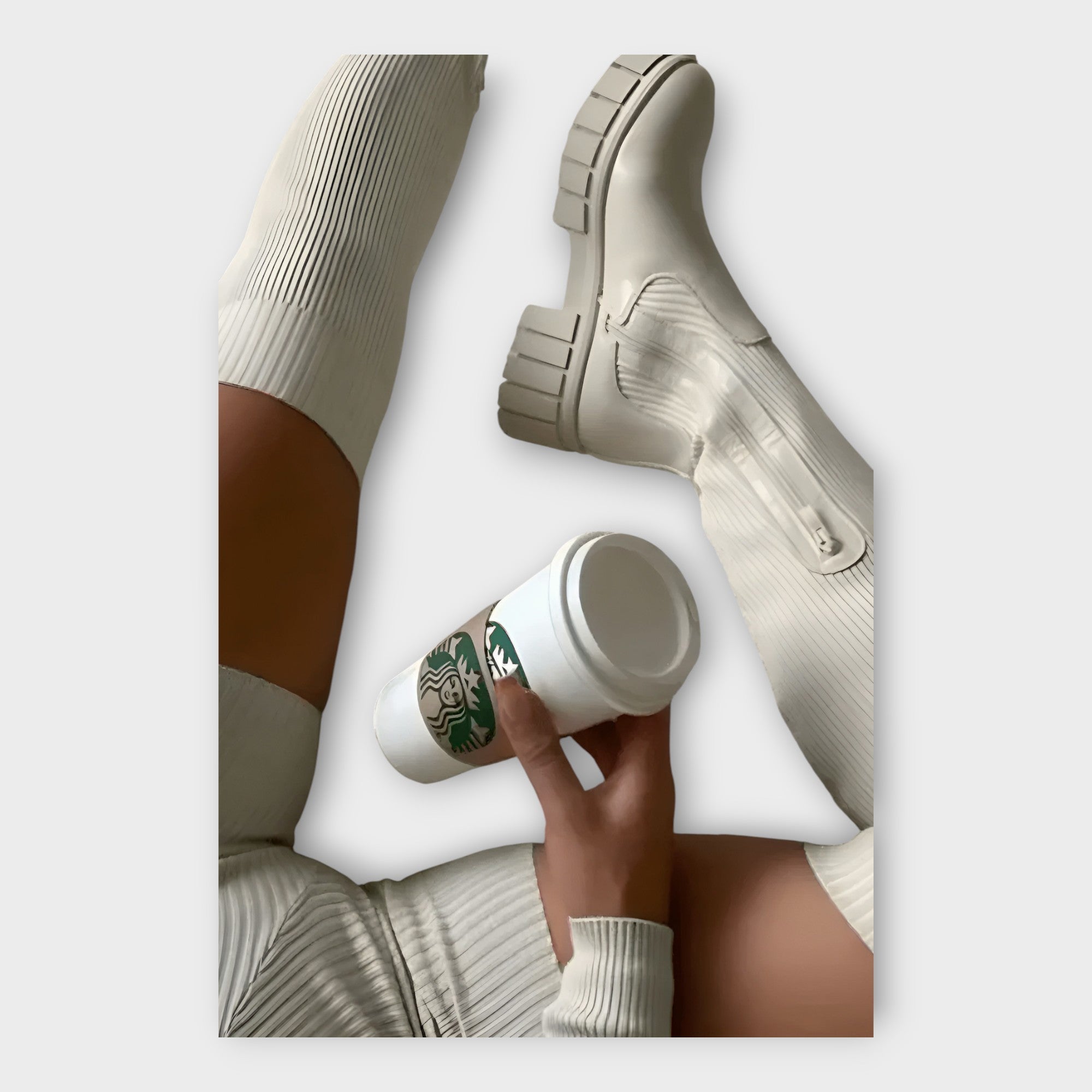 מגפיים מודרניים עם עיצוב מינימליסטי