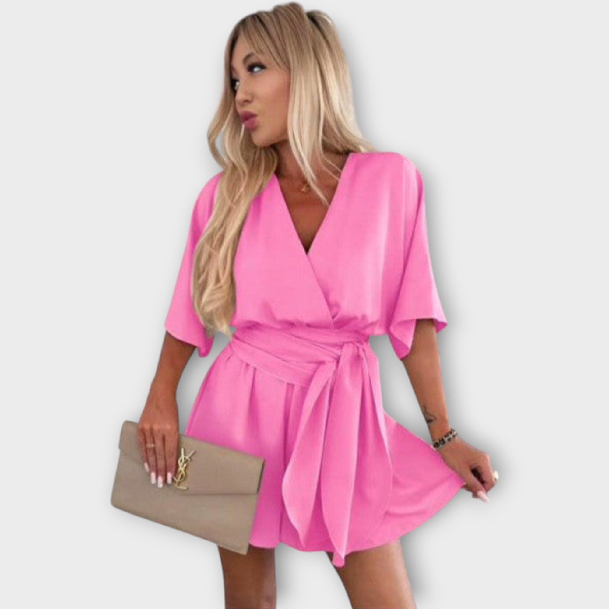 שמלות קיץ קלות עם רפפות וחגורה