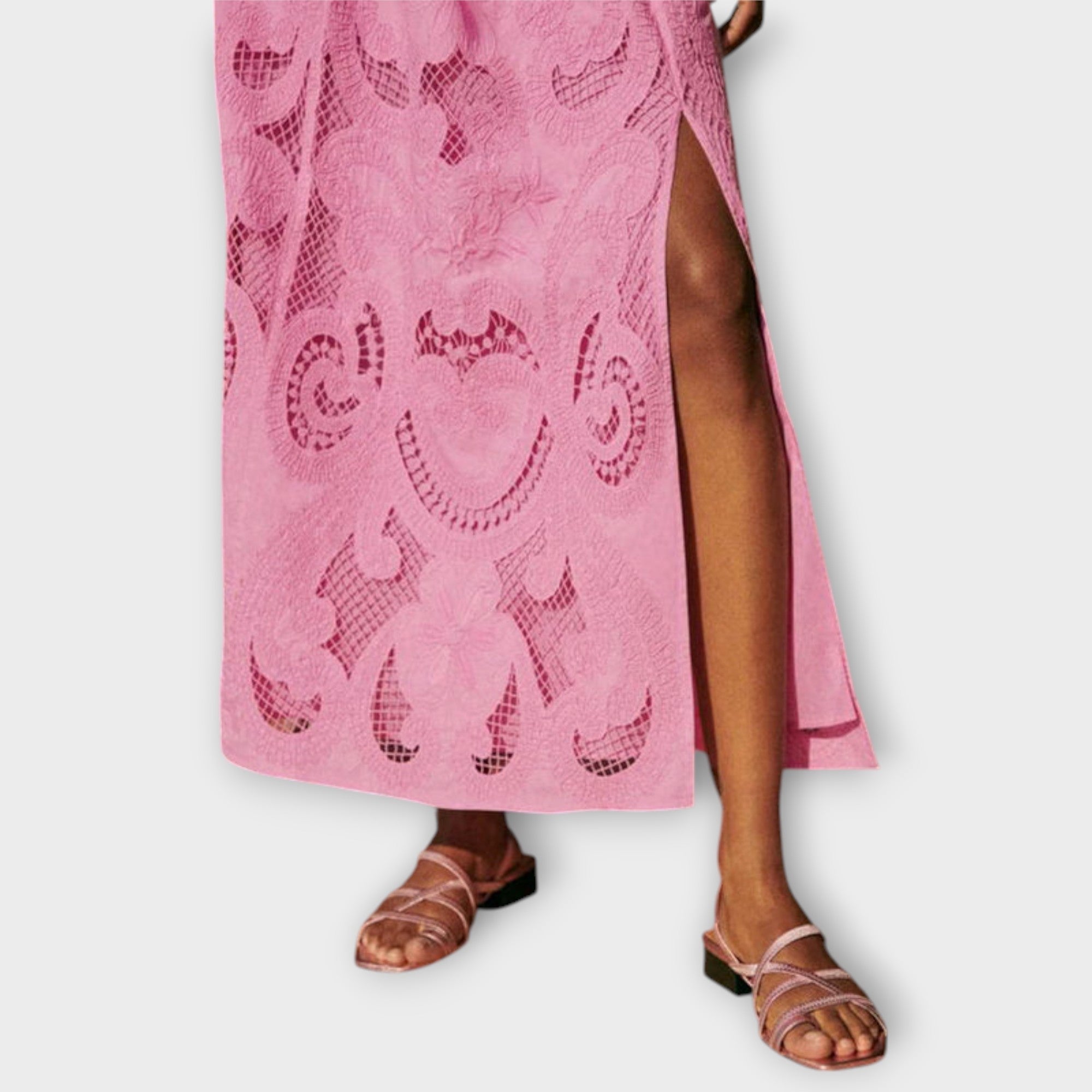 מילה - סט תחרה מדהים עם חיתוכים