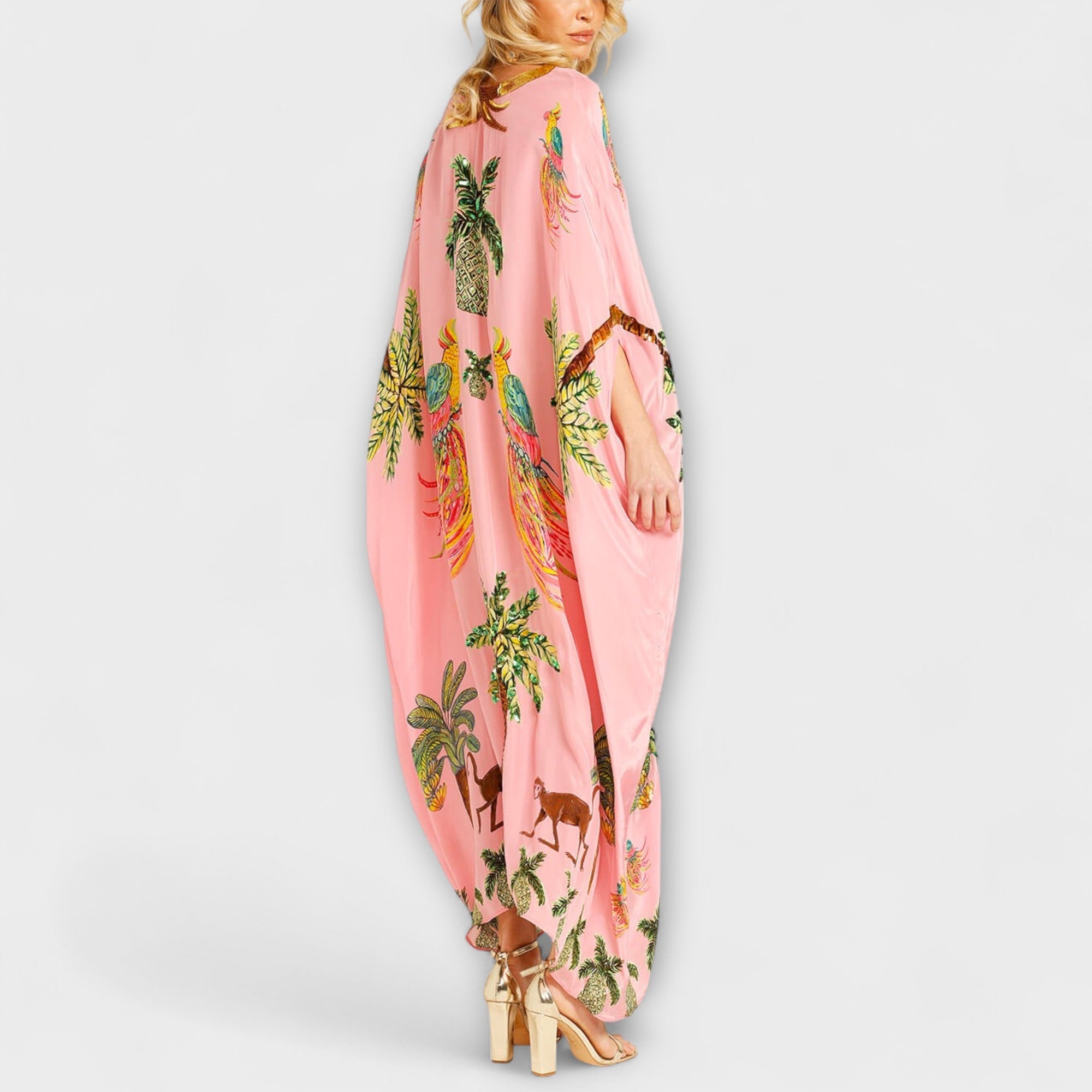 לינדה - שמלה בולטת עם כתפיים משופעות ודפוס עץ קוקוס