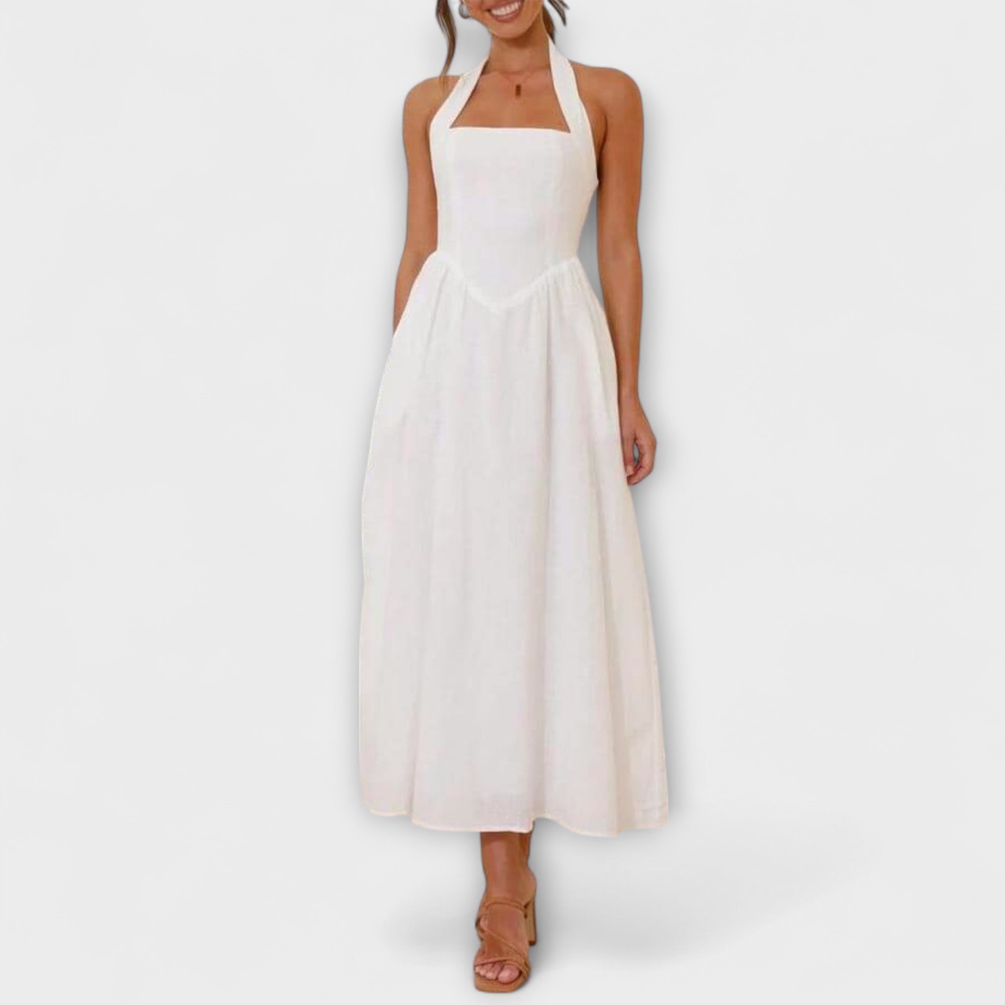 לידיה - שמלת הולגר שחורה באורך בינוני עם פרטי מותן