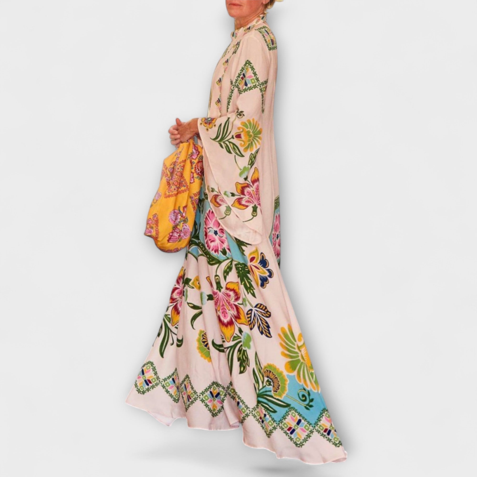 ליסה - שמלת מקסי אלגנטית עם הדפס פרחוני ועיצוב זורם