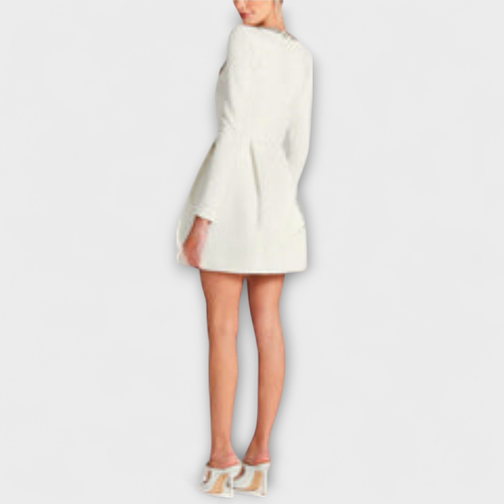 ורן - שמלת מיני קטנה מבד קטיפה עם קישוטים של תכשיטים