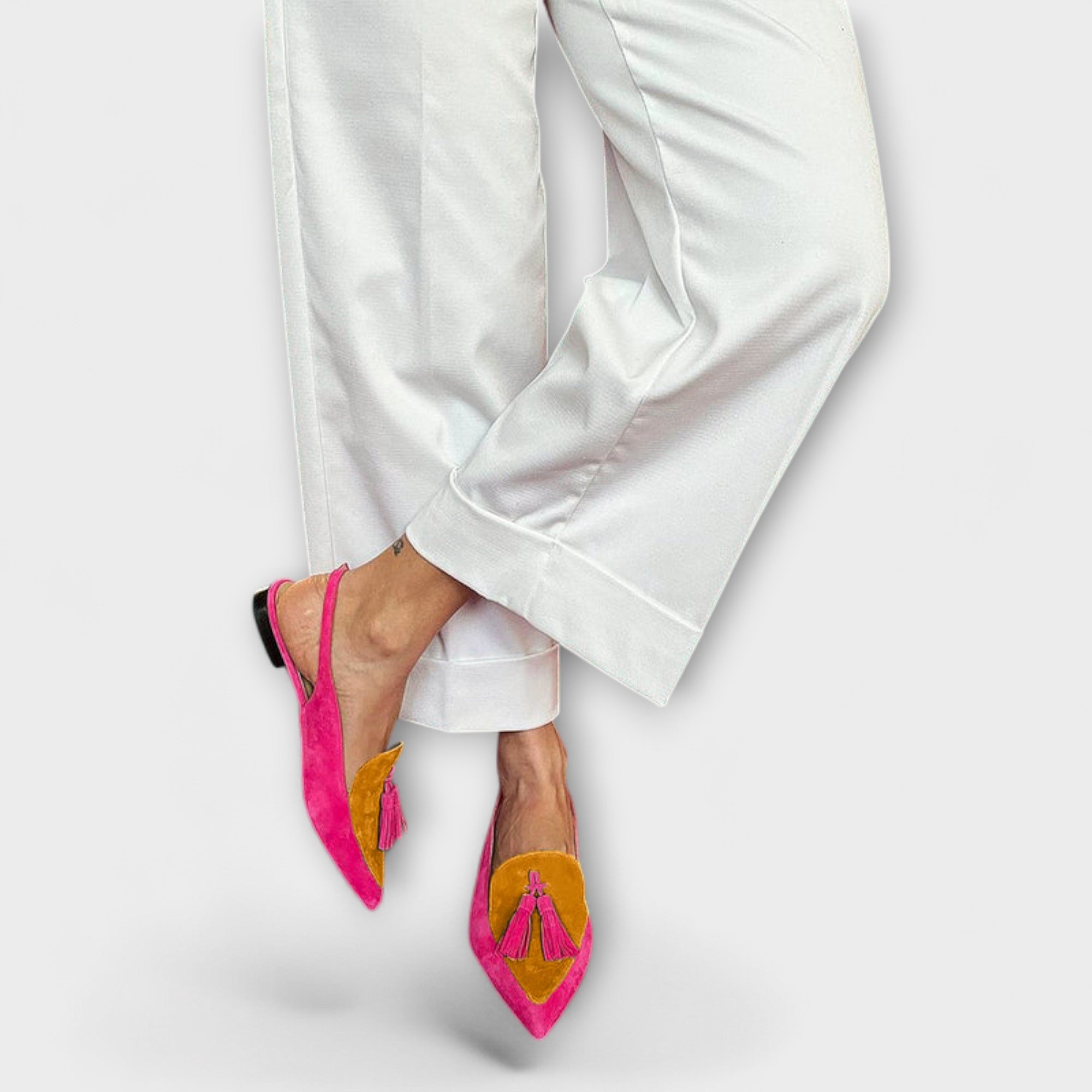 משחק צבעים עם פומפונים ודגם