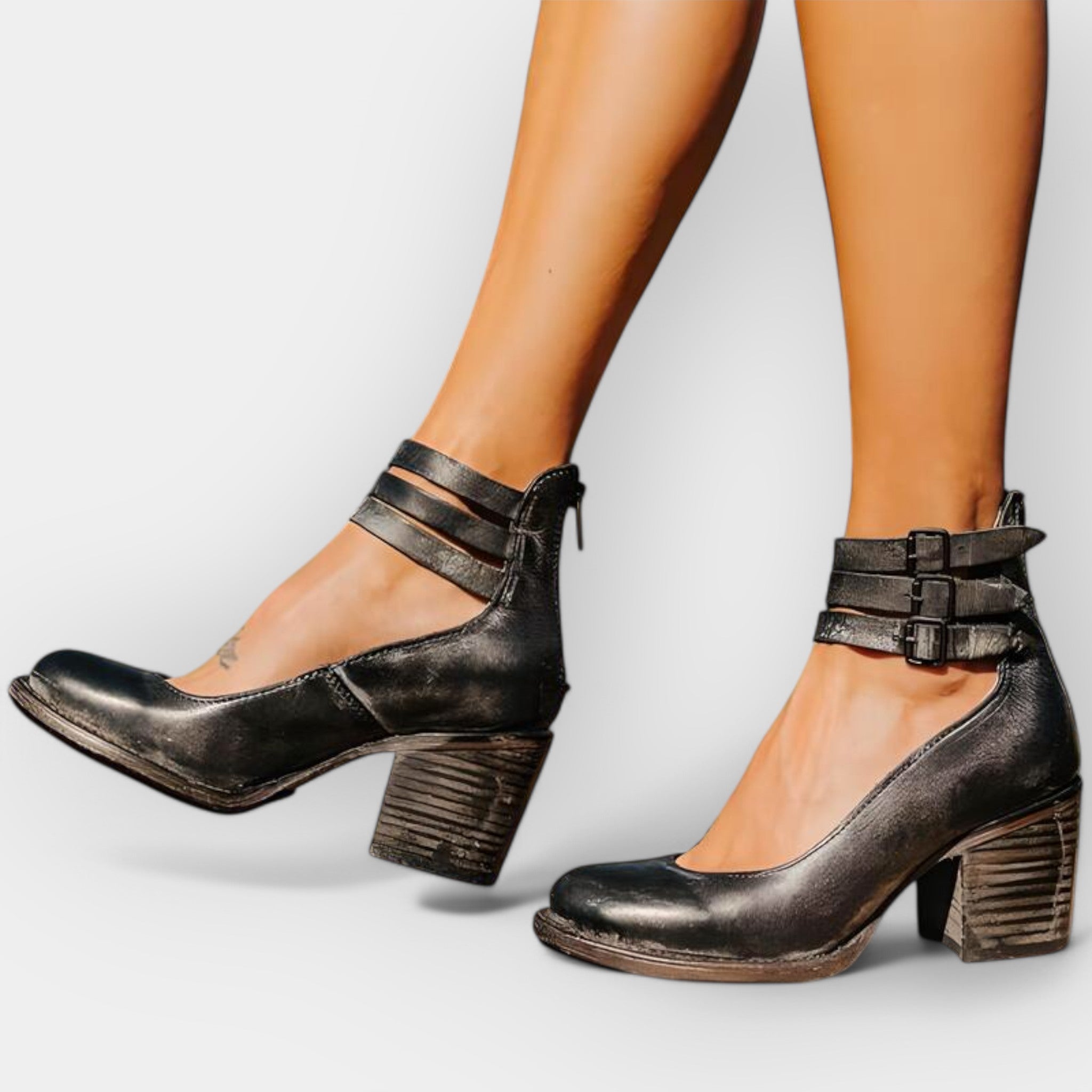 סנדלים עם עקב נוח