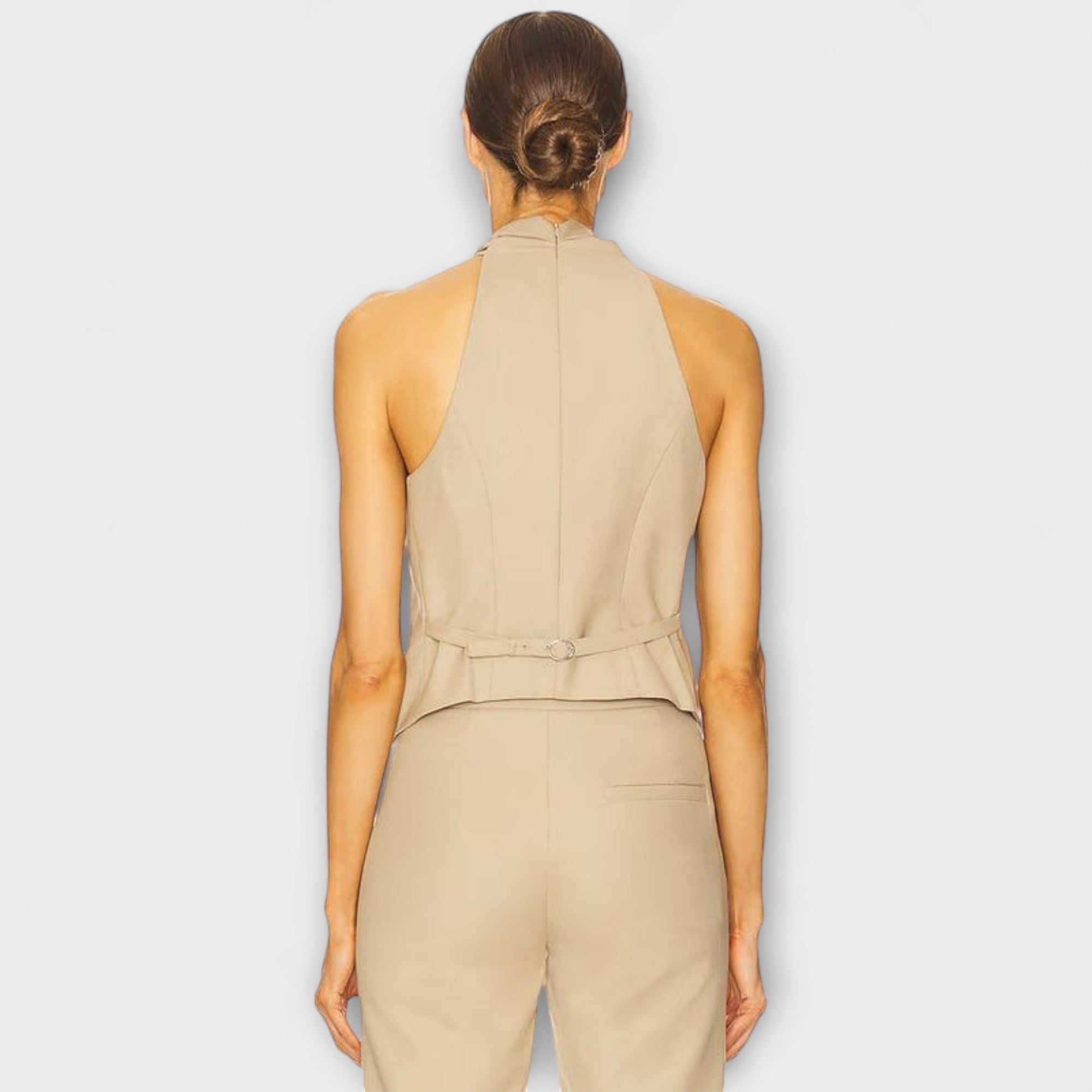 ג'וני - טנק טופ עם צווארון חוצה