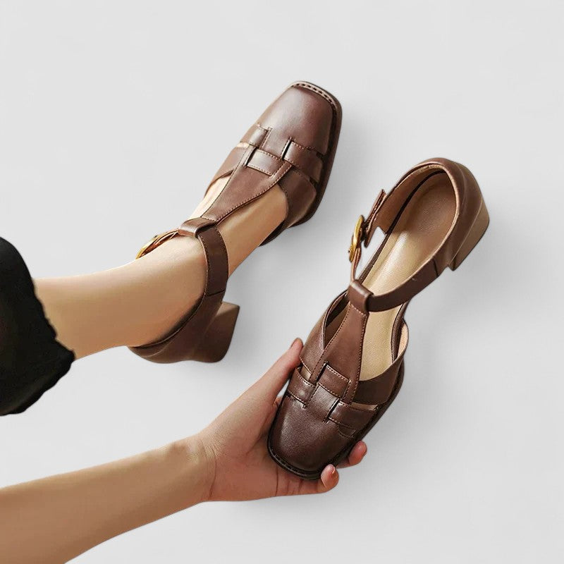 סקארלט – עקבים בלוק עם רצועת T אורטופדית